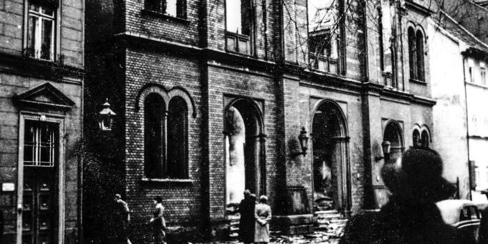 : Zerstörung der Erfurter Synagoge durch Brandstiftung