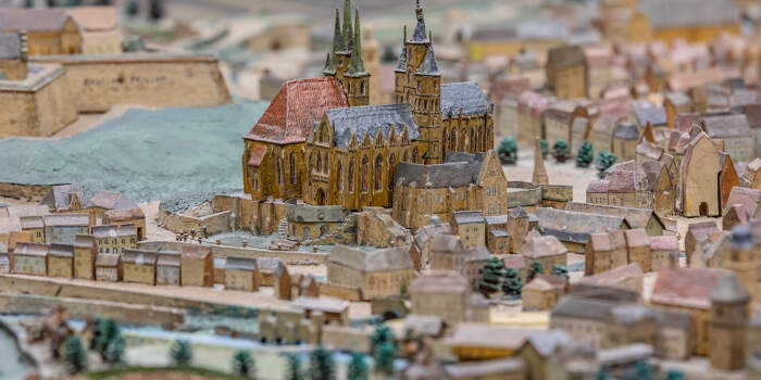 : Öffentliche Kuratorenführung in der Ausstellung „Erfurt entfesselt“